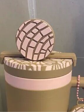 Concha Straw Topper